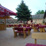 The new outdoor Kisgubaci restaurant, see our laundry windows at the back?